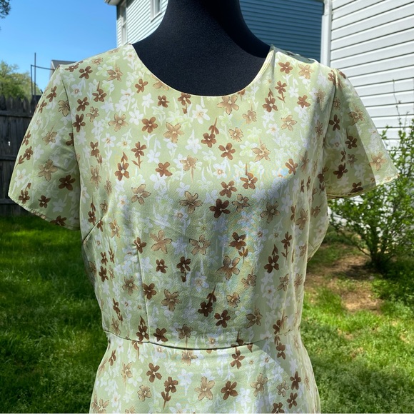 Vintage Jacklyn Smith Classics 90’s Green Neutral Floral Skater Dress - Picture 2 of 7
